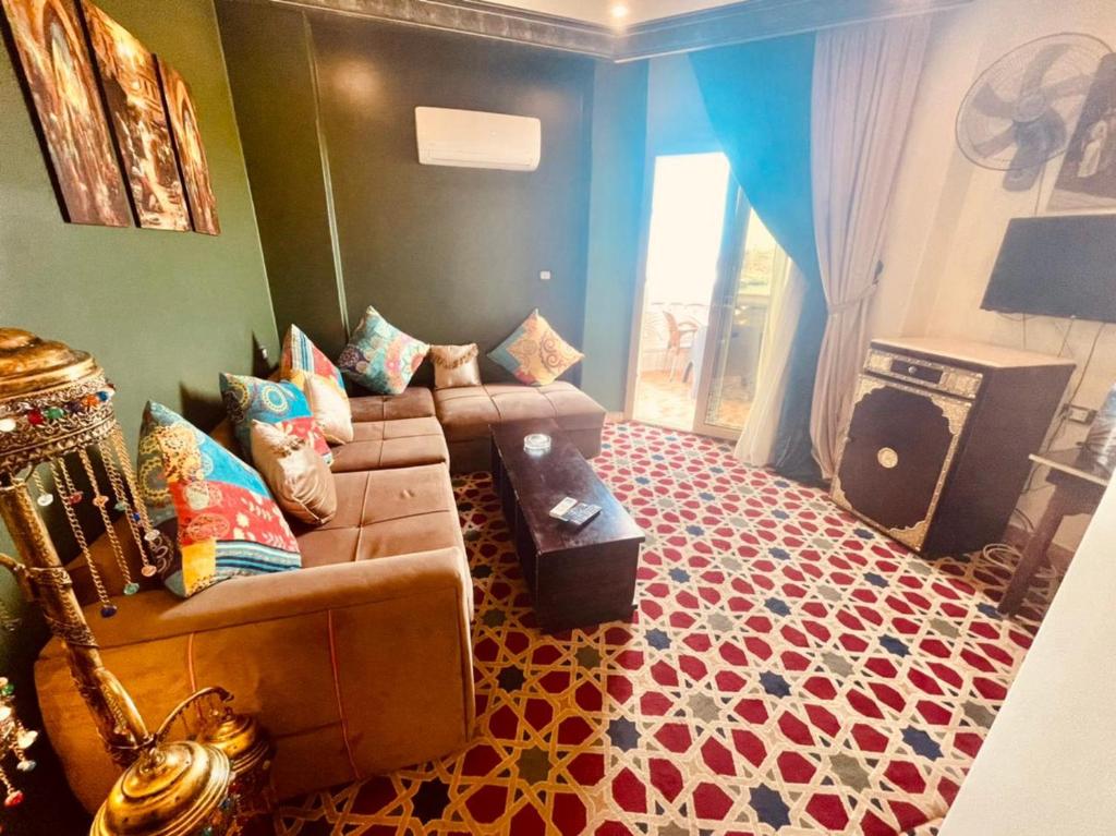 Posezení v ubytování Omar Elkhaiam Hotel
