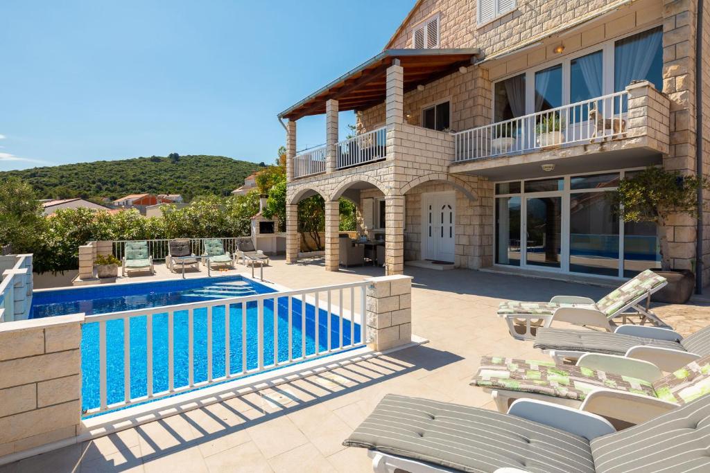Basen w obiekcie Appartements Banya lub w pobliżu