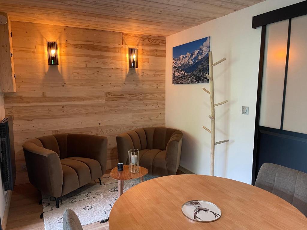 Prostor za sedenje u objektu Le chalet des rêves - La Roche Blanche