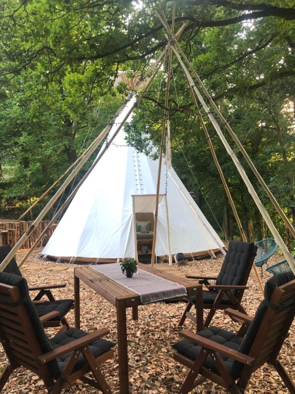 Foto sihtkohas Unhošť asuva majutusasutuse Glamping Nad Meandry galeriist