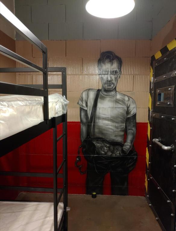 Postel nebo postele na pokoji v ubytování Hostel Prison