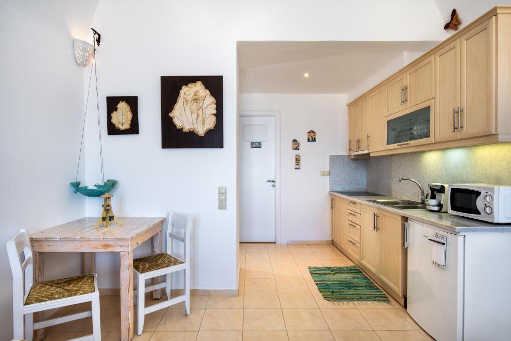 Cucina o angolo cottura di Moschatos Beach House