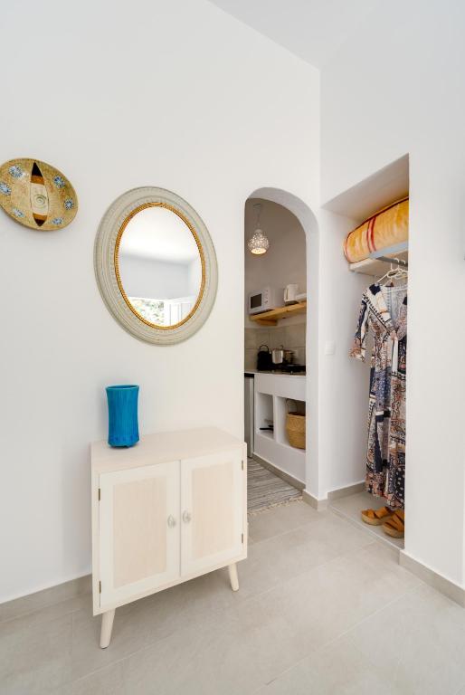 Letto o letti in una camera di Moschatos Beach House