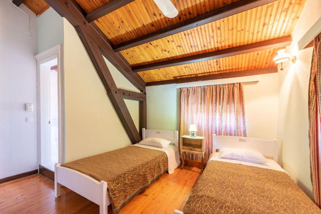 Postel nebo postele na pokoji v ubytování Archontiko Petrettini Boutique Hotel