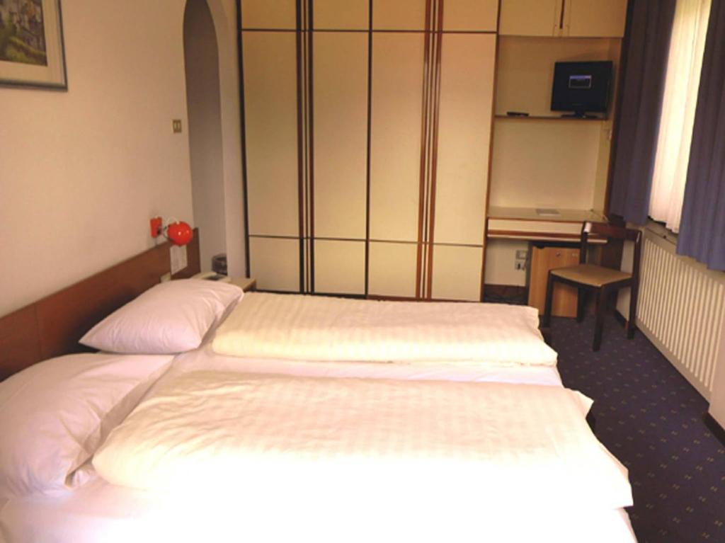Postel nebo postele na pokoji v ubytování Hotel Bologna