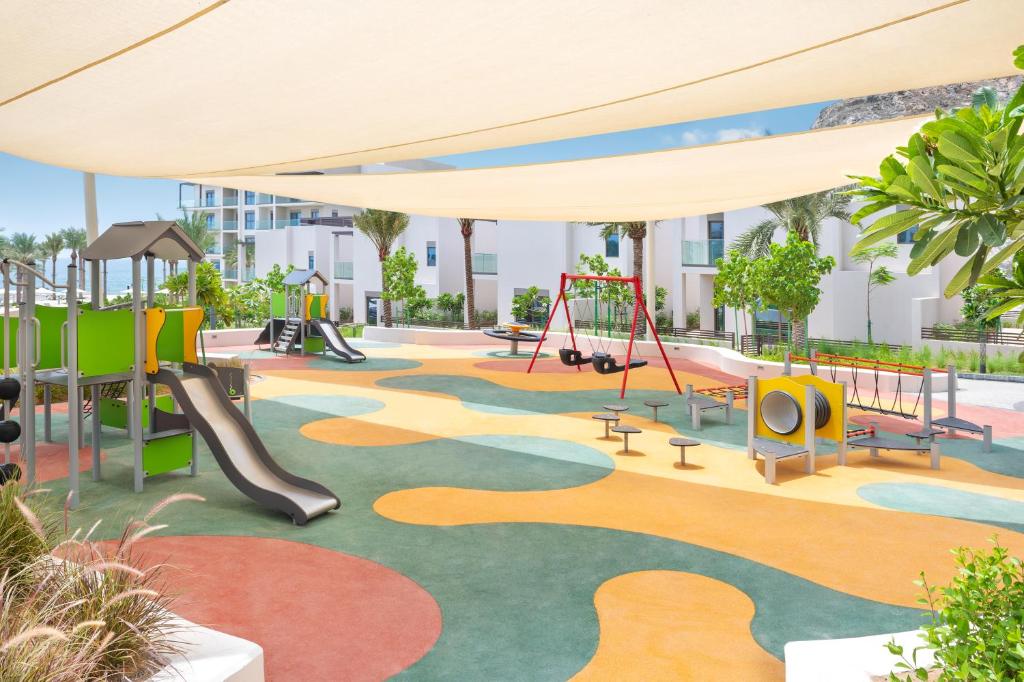 Bazén v ubytování Address Beach Resort Fujairah nebo v jeho okolí