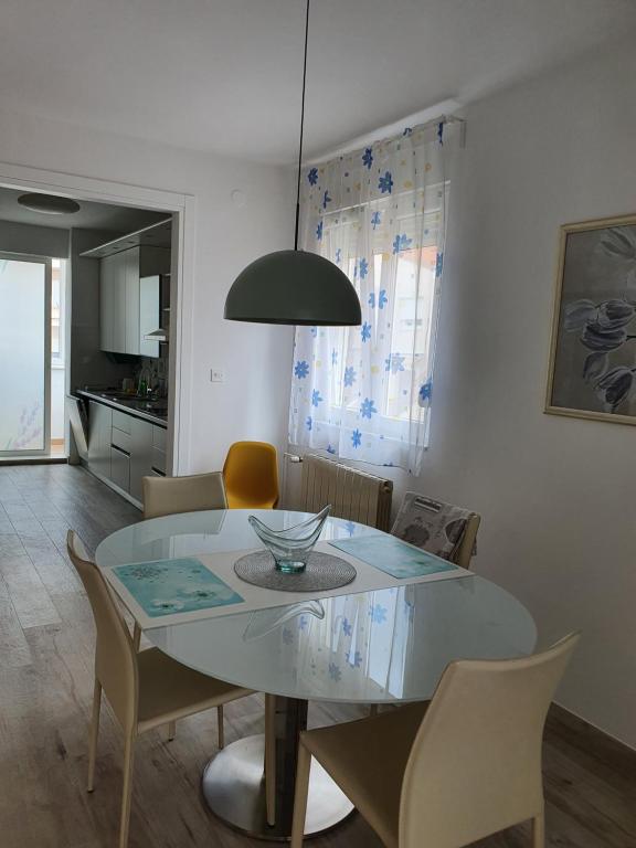 Kuchyň nebo kuchyňský kout v ubytování Apartment Tina