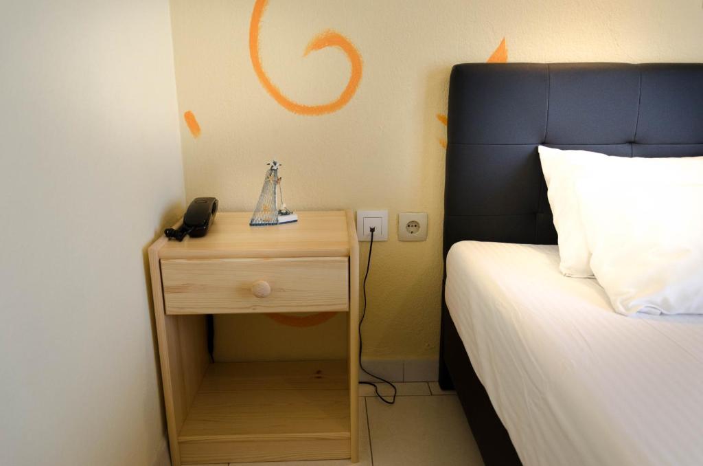 Łóżko lub łóżka w pokoju w obiekcie Hotel Tassos-Despina