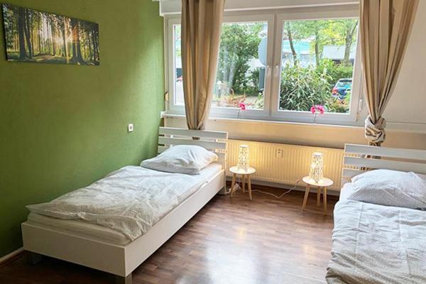 Workers Apartment Bergisch Gladbach Bensberg - Three-Bedroom Apartment