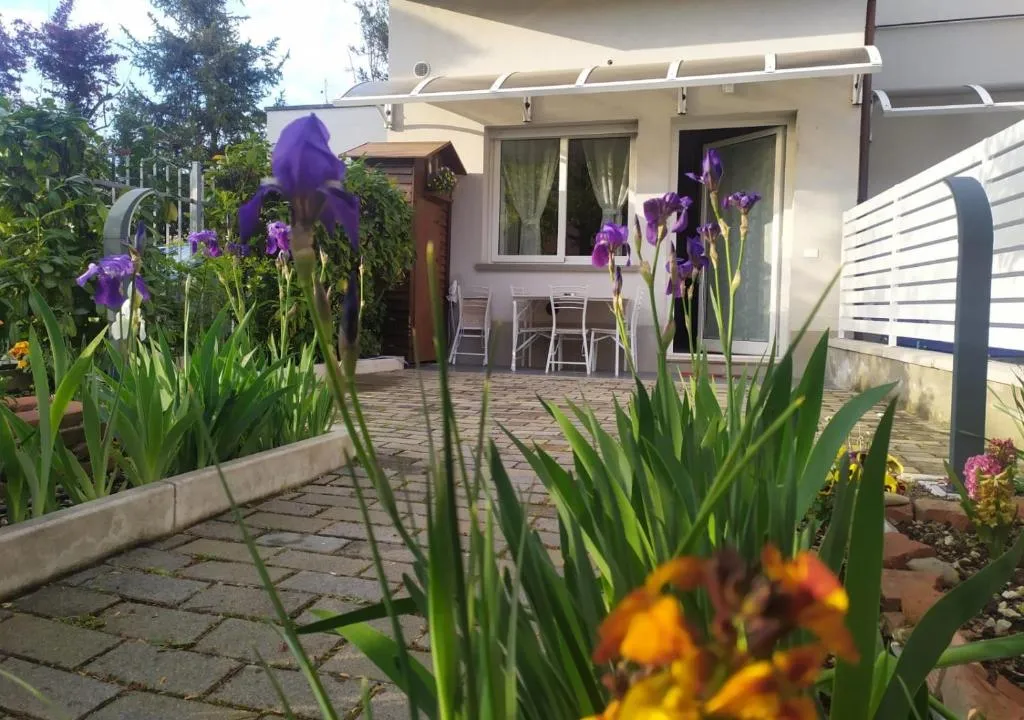 BHH BOLOGNA HOLIDAY HOME private Garden Reserved Parking -wwwbolognaholidayhomecom- house garden parking