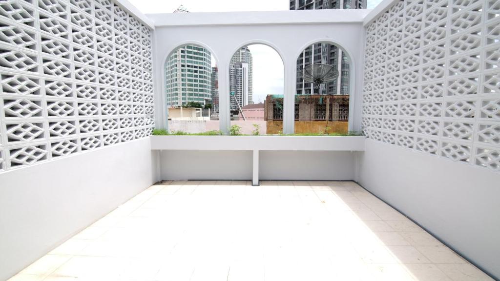 Sleep with Me Bangkok - BTS Phra Khanong - Resim 6