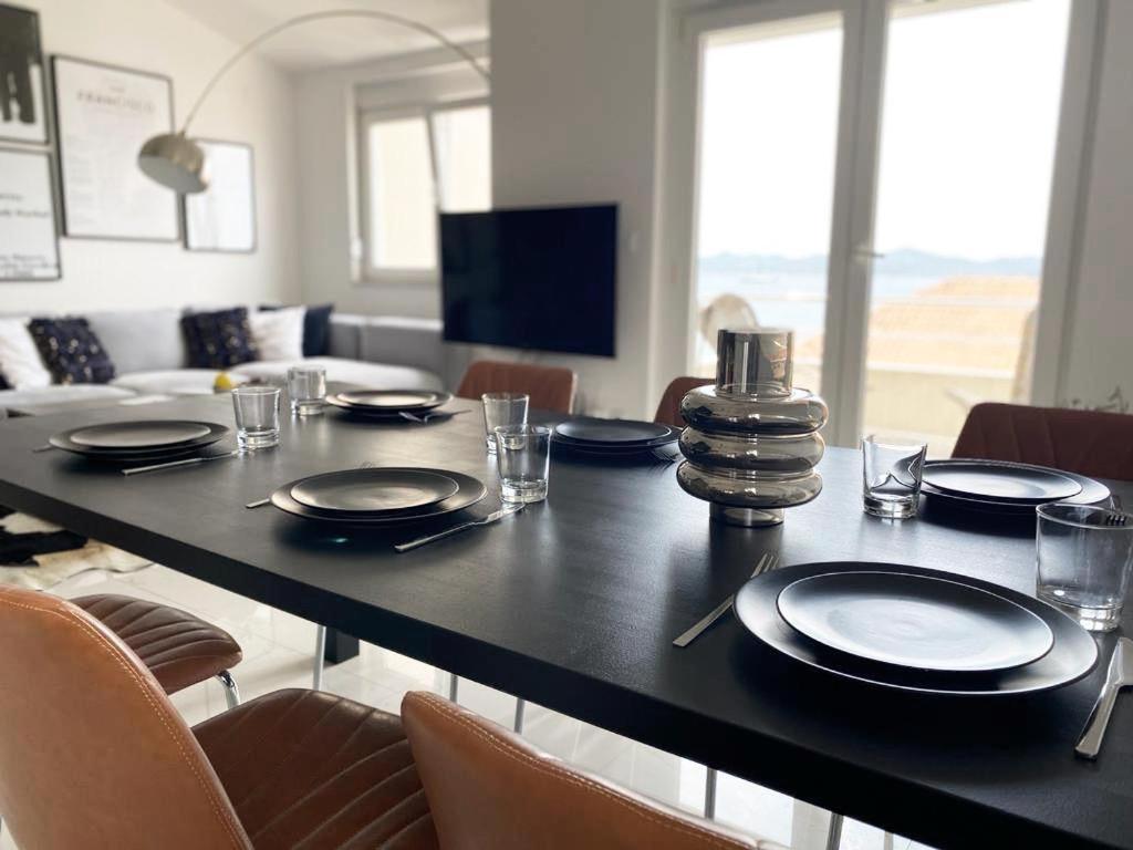Televízia a/alebo spoločenská miestnosť v ubytovaní Apartment Beachfront Petar