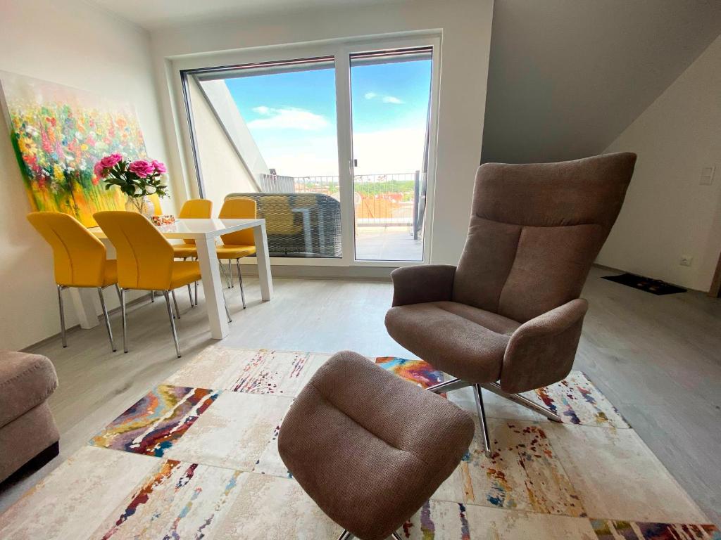 Posedenie v ubytovaní Panorama view apartment in city center