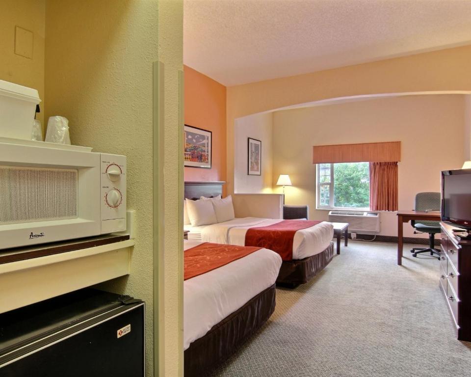 Comfort Suites Jacksonville Airport - Queen Suite