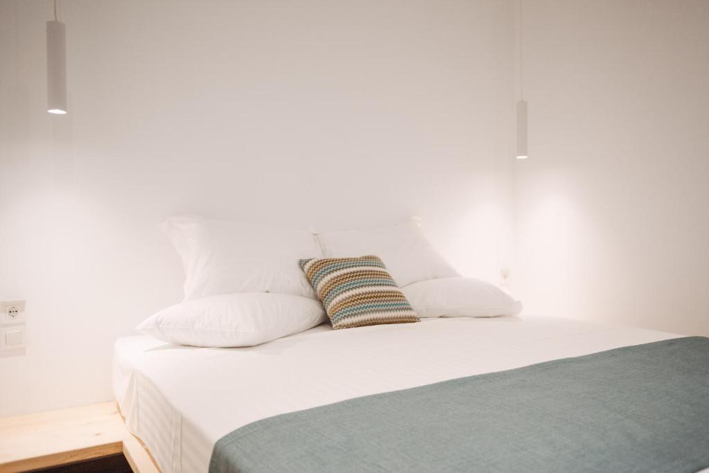 Postel nebo postele na pokoji v ubytování Votsalo Cozy Apartments