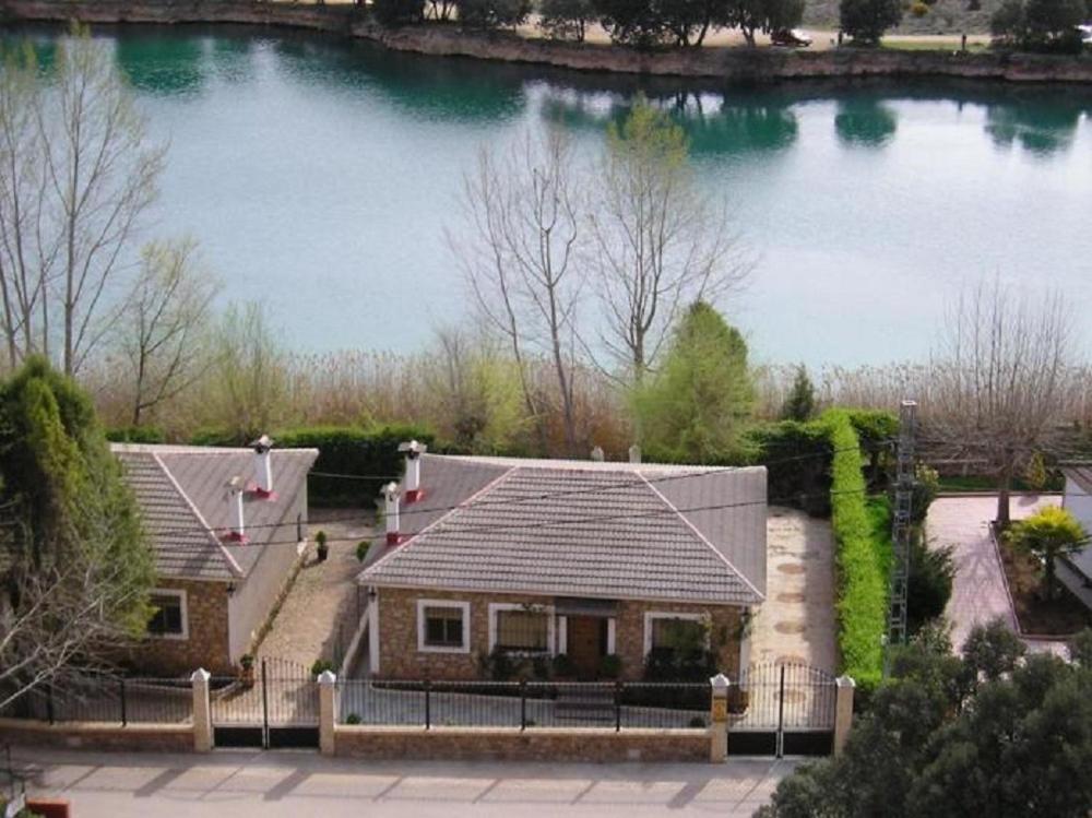 a house with a view of a lake at Casa Rural Sole in Ossa de Montiel