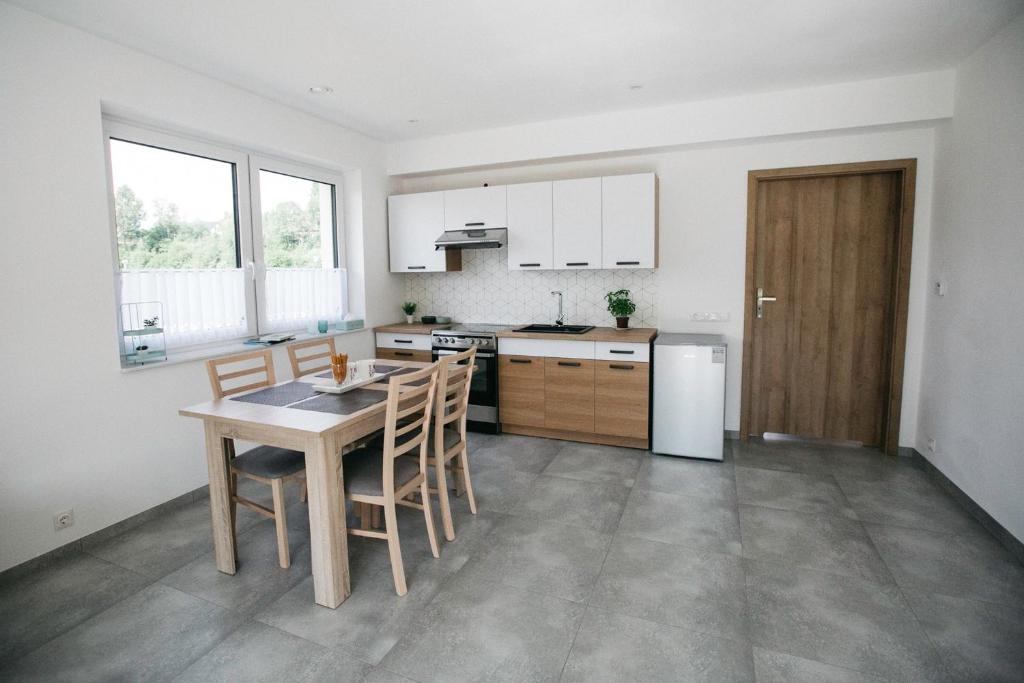 Kuchyňa alebo kuchynka v ubytovaní Apartamenty Perła Orawy