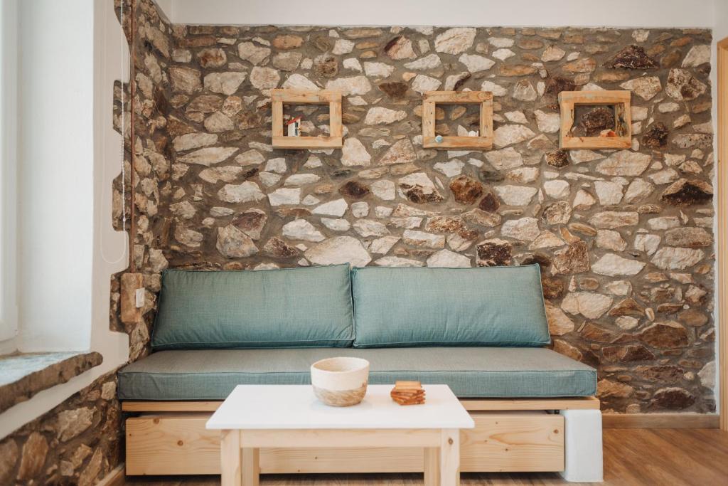 Posezení v ubytování Votsalo Cozy Apartments