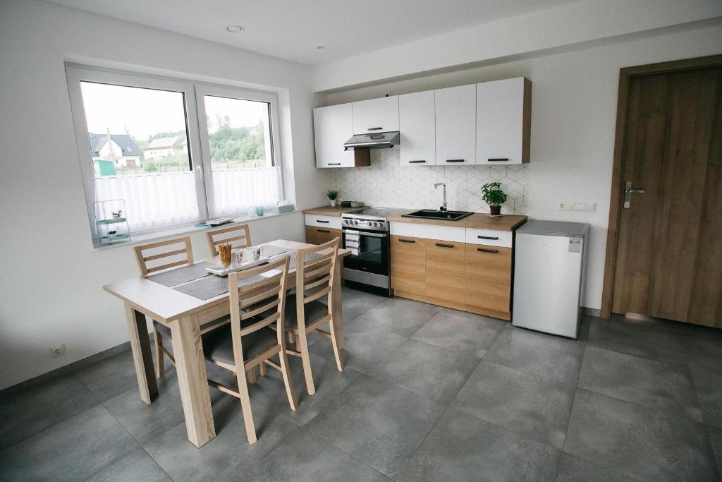 Kuchyňa alebo kuchynka v ubytovaní Apartamenty Perła Orawy