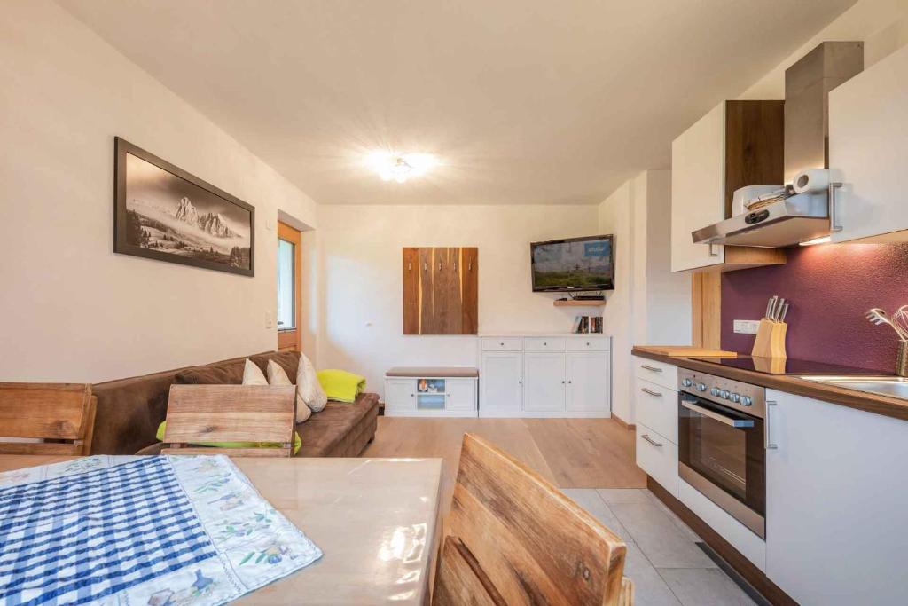 Kuchyňa alebo kuchynka v ubytovaní Landhaus Gletscherstern