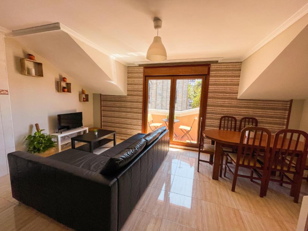 Televízia a/alebo spoločenská miestnosť v ubytovaní Apartamento La Iglesia