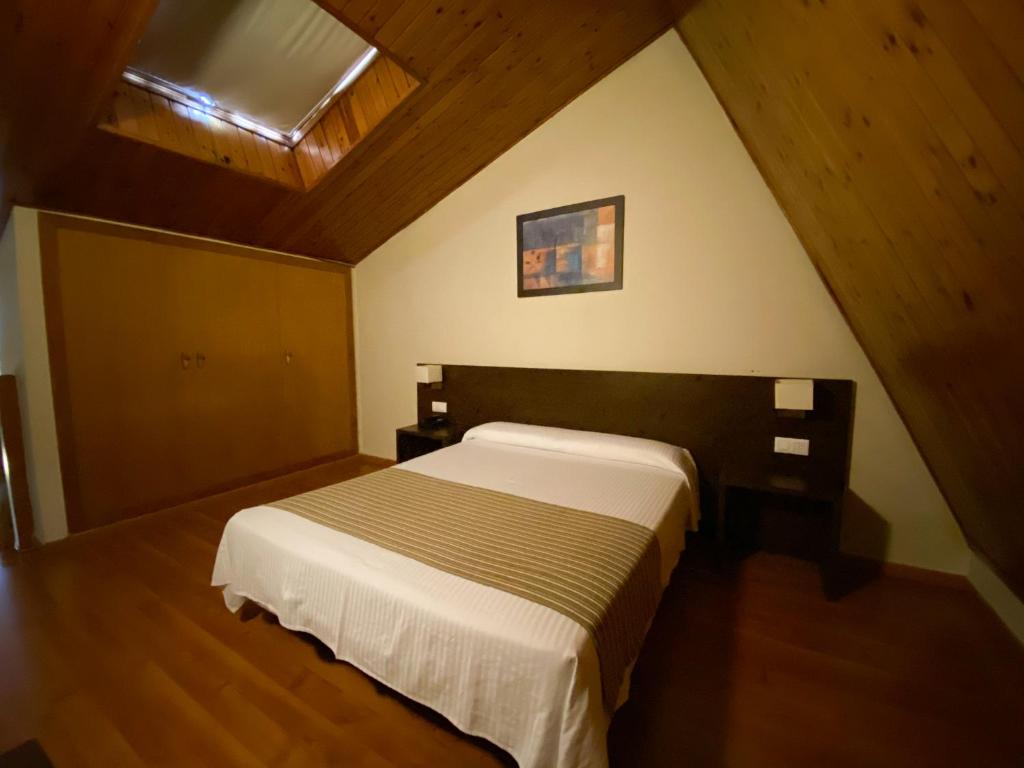 Postel nebo postele na pokoji v ubytování Somriu Hotel Vall Ski