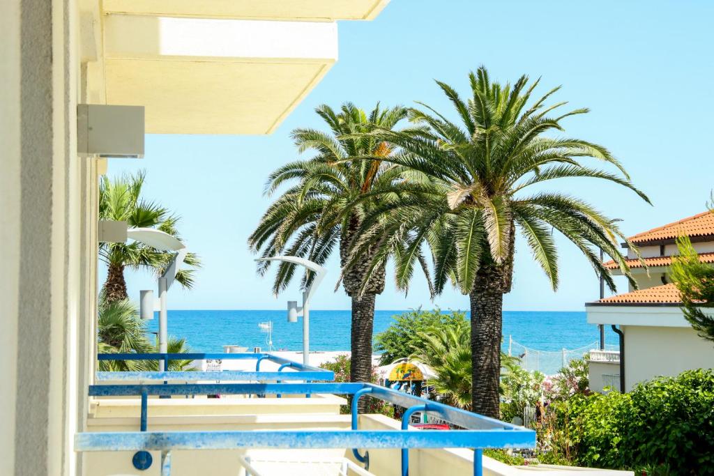 Hotel Jerry - Beachfront & Private Pool - Double Room With Balcony And Sea View
