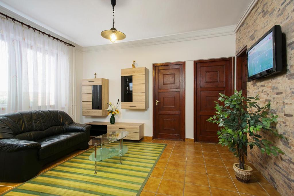 Bathory Apartments - Two-Bedroom Apartment
