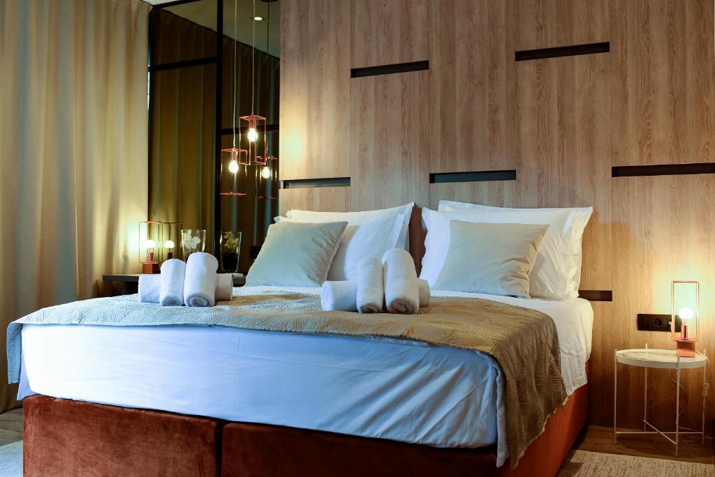 The Lion Rooms - Double Room With Balcony