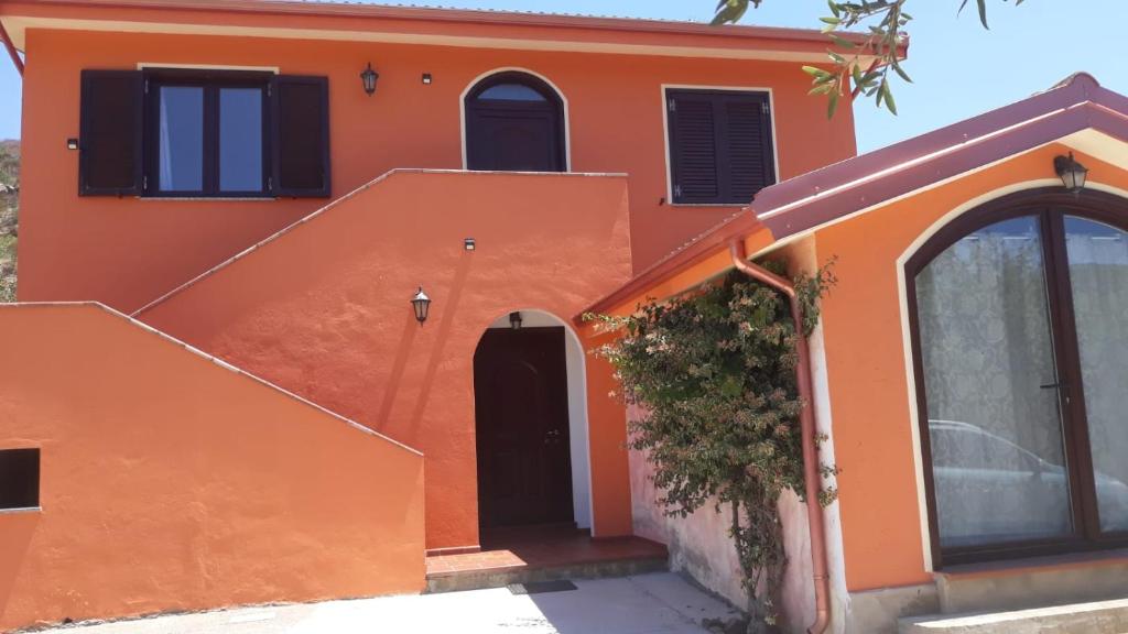 Sa Perda Isza a Teulada - Incantevole Casa con Giardino