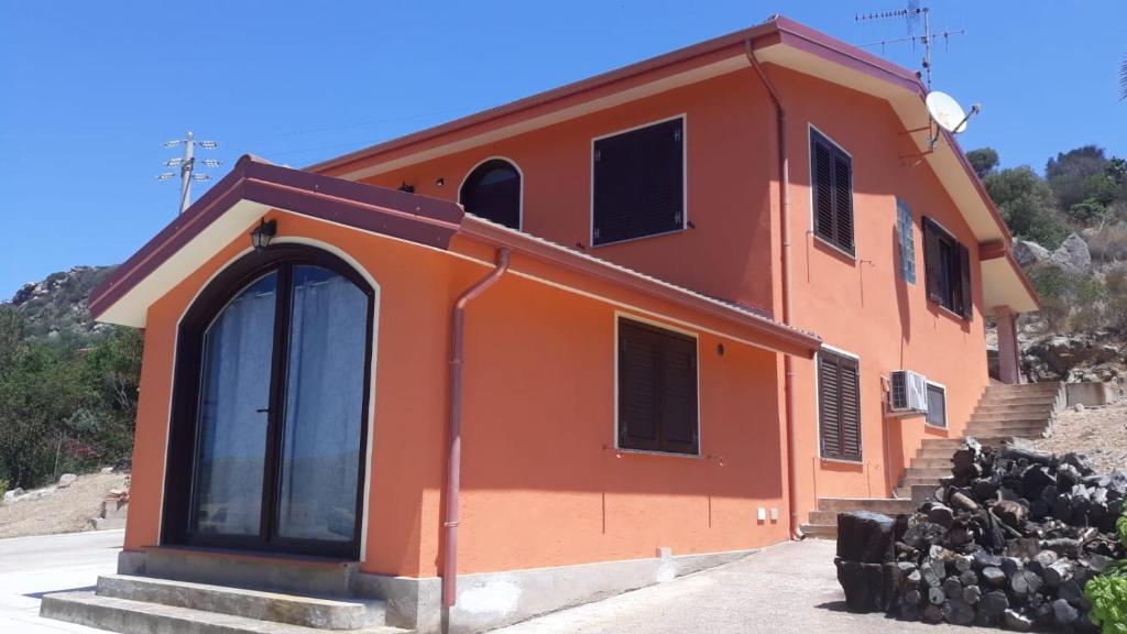 Sa Perda Isza a Teulada - Incantevole Casa con Giardino