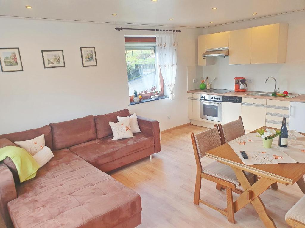 Kuchyň nebo kuchyňský kout v ubytování Ferienwohnung Sonnenblick