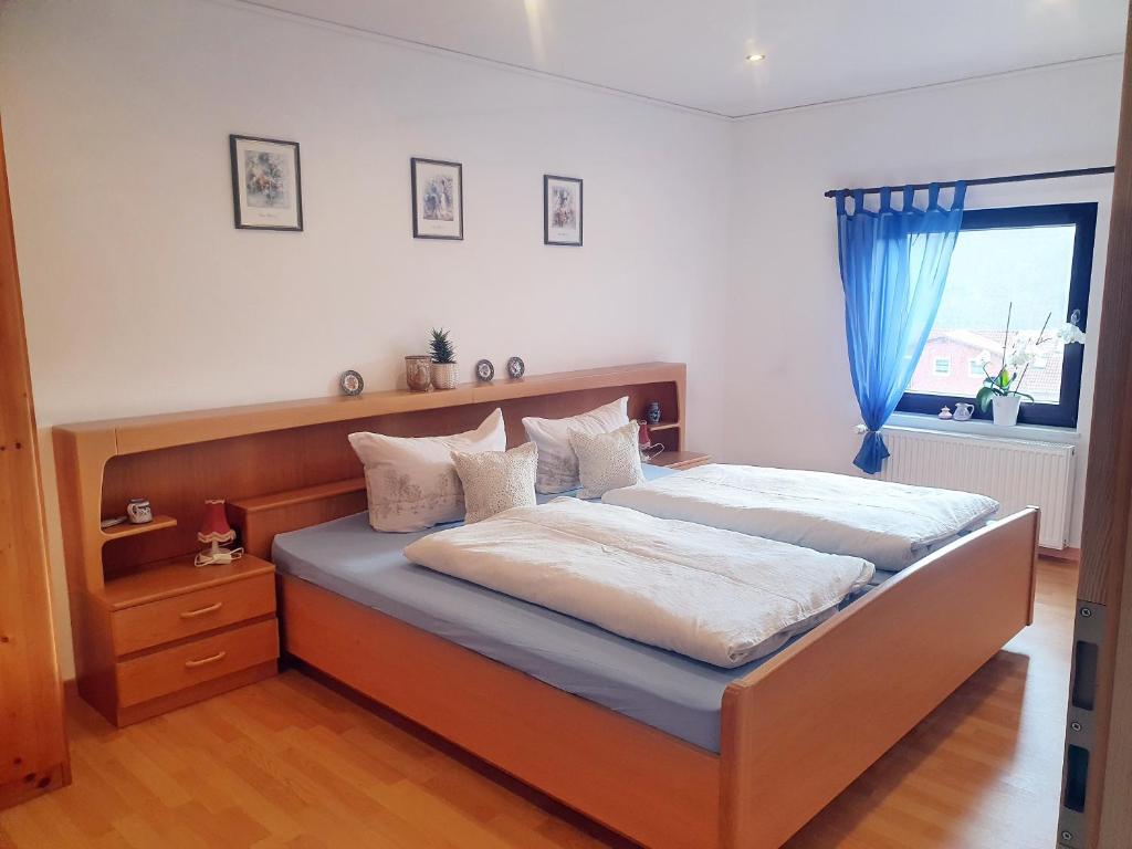 Postel nebo postele na pokoji v ubytování Ferienwohnung Sonnenblick