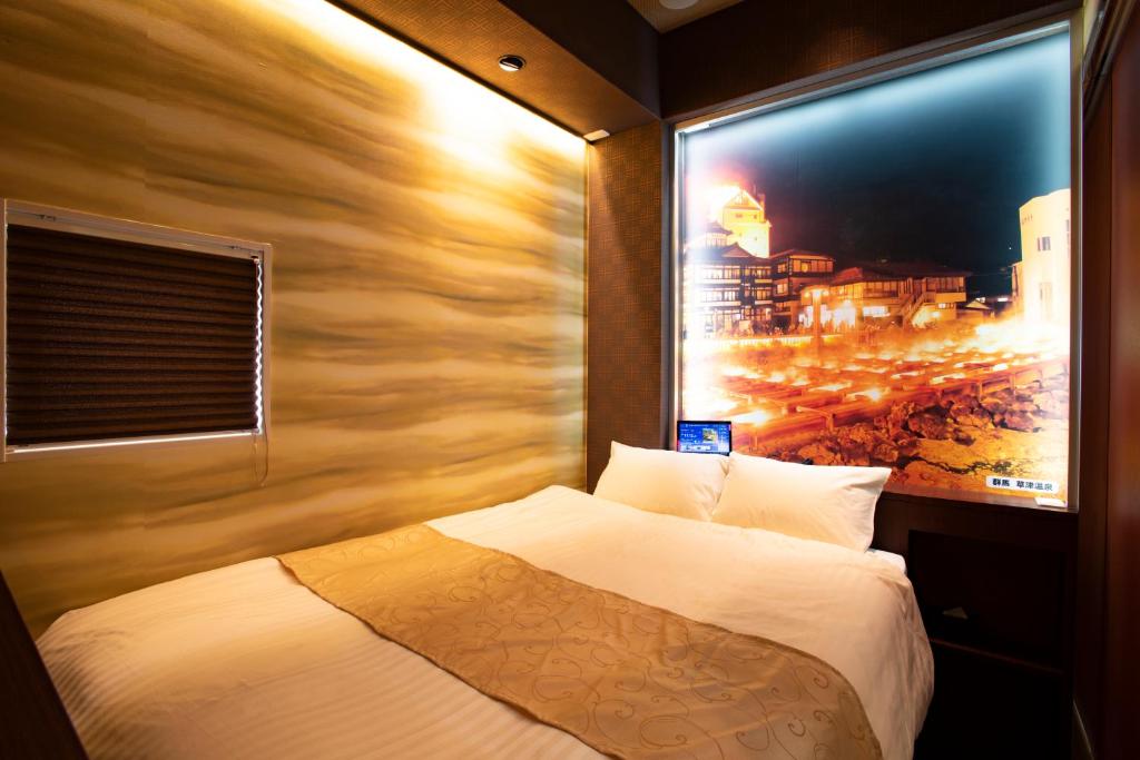 Postel nebo postele na pokoji v ubytování Hotel Xcell Hiroshima Nagarekawa