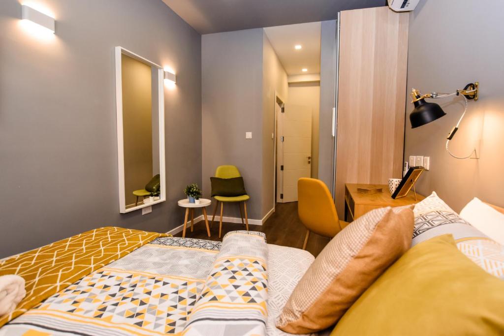 Postel nebo postele na pokoji v ubytování Cosy Albert's Seaside Suites (Sliema)