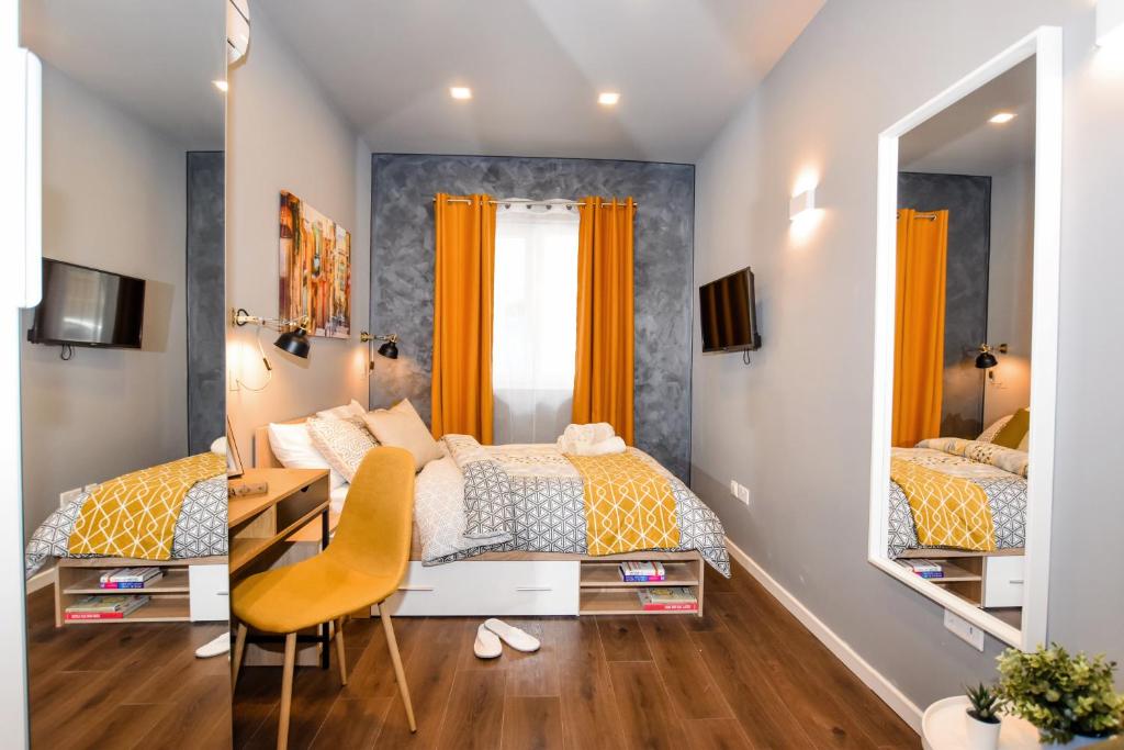 Postel nebo postele na pokoji v ubytování Cosy Albert's Seaside Suites (Sliema)