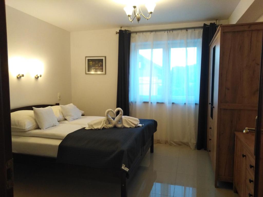 Ein Bett oder Betten in einem Zimmer der Unterkunft Apartament Willa Jacuu
