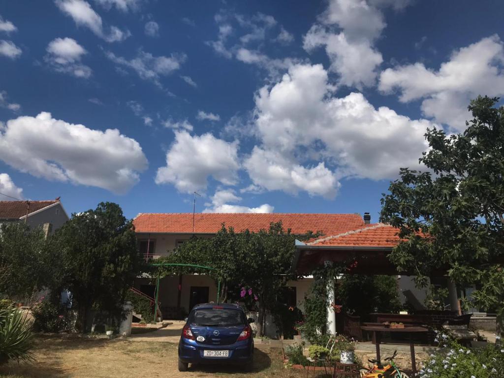 a car parked in front of a house at Elena in Benkovac