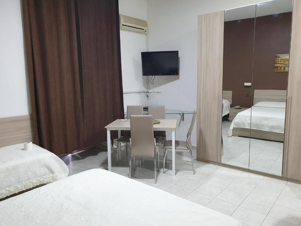 Postel nebo postele na pokoji v ubytování Hotel Milano