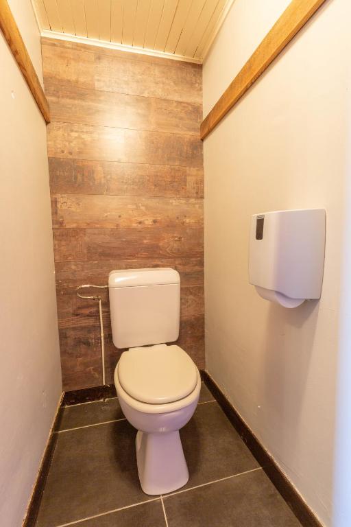 a bathroom with a white toilet in a stall at L'Escale (accès en télécabine) in Châtel
