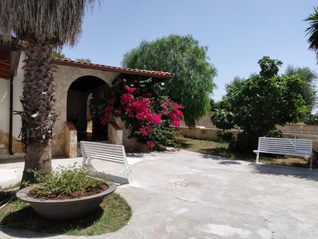 Vonkajšia záhrada v ubytovaní villa Dimora Arnesano