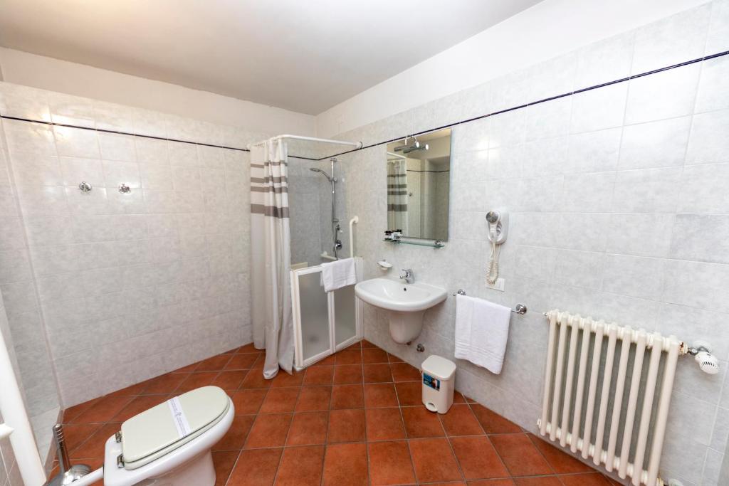 Fotografia z galérie ubytovania Albergo dell'Academia v destinácii Mondovì