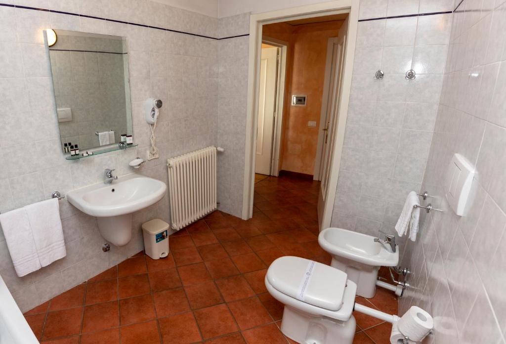 Fotografia z galérie ubytovania Albergo dell'Academia v destinácii Mondovì