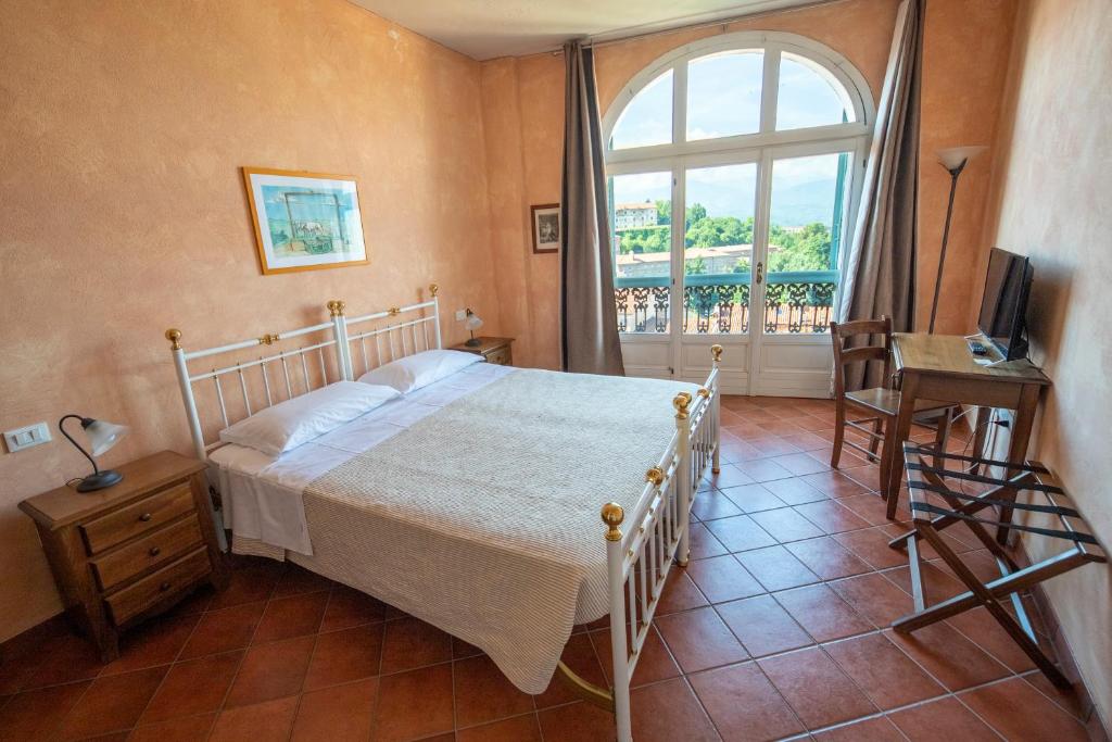 Fotografia z galérie ubytovania Albergo dell'Academia v destinácii Mondovì