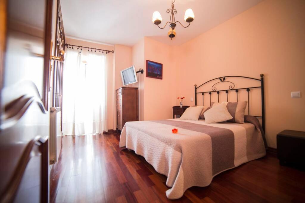 Postel nebo postele na pokoji v ubytování Casa Morazón Fontán Sada