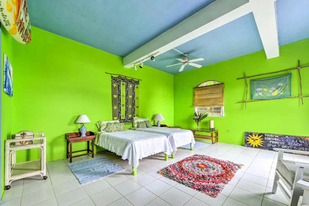 Voodi või voodid majutusasutuse Nevis Home with Pool, Stunning Jungle and Ocean Views! toas