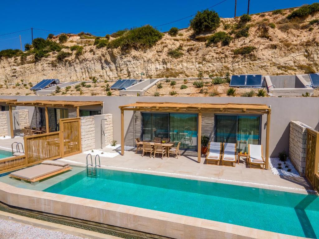 Bazén v ubytování Salvia Luxury Collection Suites nebo v jeho okolí