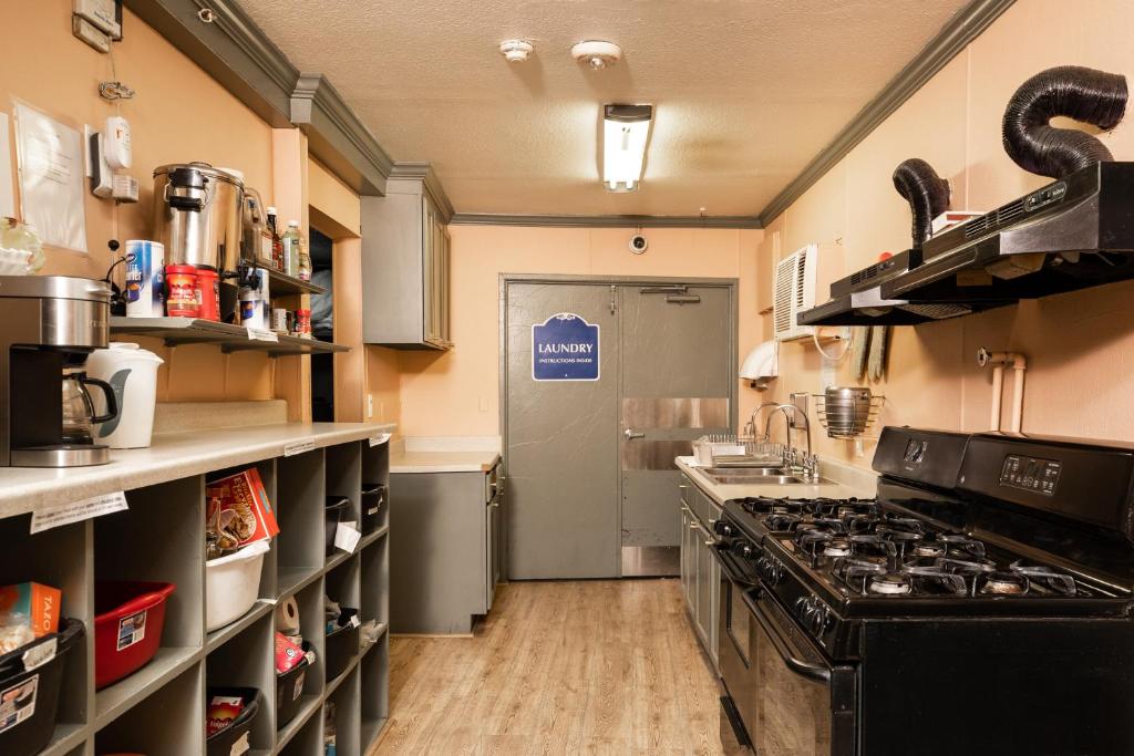 Kuchyň nebo kuchyňský kout v ubytování Bungalows Hostel