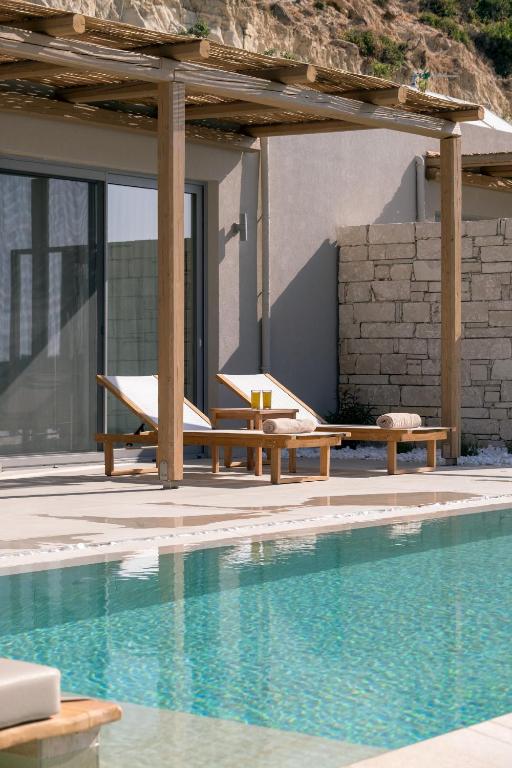 Bazén v ubytování Salvia Luxury Collection Suites nebo v jeho okolí