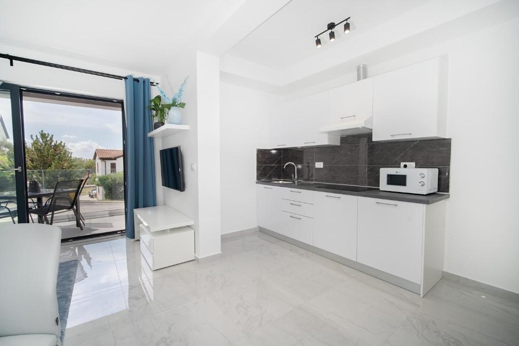 Villa Apartments Lela - Appartement Met Terras